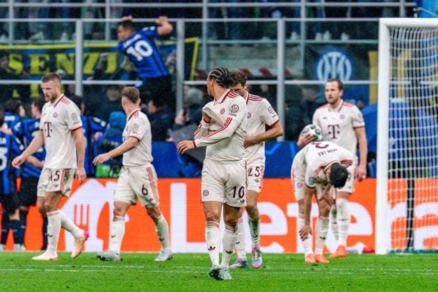 16.04.2025, Inter Mailand vs. FC Bayern München, UEFA Champions League, Viertelfinale-Rückspiel Tor zum 1:1 durch Lautaro Martinez (Inter Mailand, 10) hier Leroy Sane (FC Bayern Muenchen, 10) unzufrieden traurig unglücklich Copyright: xBahhoxKarax