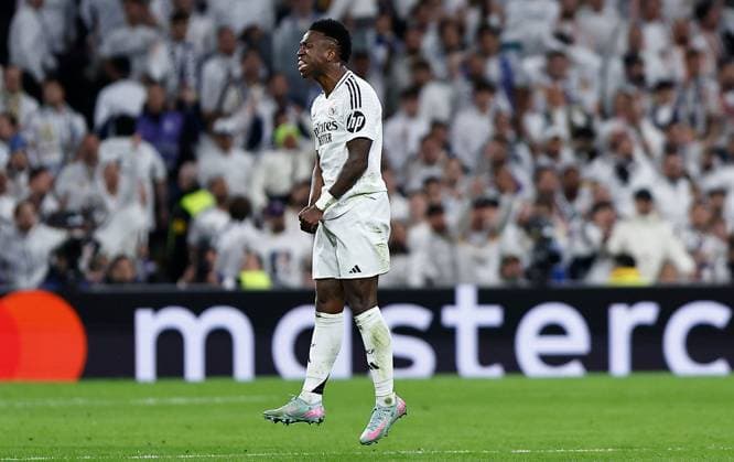 Vinicius Junior of Real Madrid celebrates scoring a goal to make the score 1-1 Real Madrid v Arsenal, UEFA Champions League, Quarter-Finals, 2nd Leg, Football, Santiago Bernabu Stadium, Madrid, Spain - 16 Apr 2025 EDITORIAL USE ONLY No use with unauthorised audio, video, data, fixture lists, club league logos or live services. Online in-match use limited to 120 images, no video emulation. No use in betting, games or single club league player publications.  Copyright: xRubenxAlbarran Shutterstockx 15253938cm