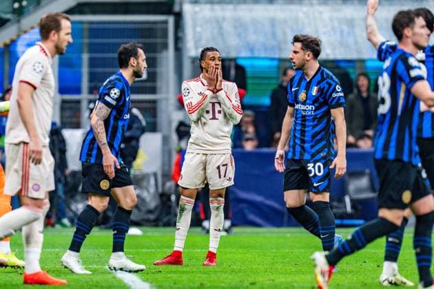 16.04.2025, Inter Mailand vs. FC Bayern München, UEFA Champions League, Viertelfinale-Rückspiel Michael Olise (FC Bayern Muenchen, 17) unzufrieden traurig unglücklich Mimik gestik Copyright: xBahhoxKarax