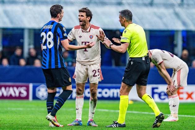 16.04.2025, Inter Mailand vs. FC Bayern München, UEFA Champions League, Viertelfinale-Rückspiel Thomas Müller (FC Bayern Muenchen, 25) Benjamin Pavard (Inter Mailand, 28) Copyright: xBahhoxKarax