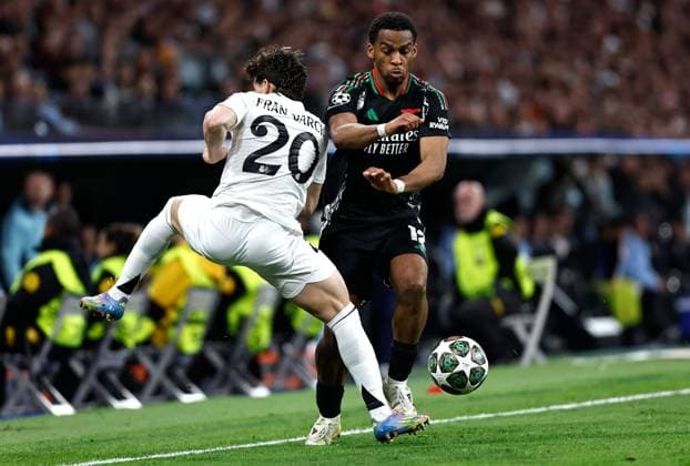 Jurrien Timber of Arsenal and Fran Garcia of Real Madrid in action Real Madrid v Arsenal, UEFA Champions League, Quarter-Finals, 2nd Leg, Football, Santiago Bernabu Stadium, Madrid, Spain - 16 Apr 2025 EDITORIAL USE ONLY No use with unauthorised audio, video, data, fixture lists, club league logos or live services. Online in-match use limited to 120 images, no video emulation. No use in betting, games or single club league player publications.  Copyright: xRubenxAlbarran Shutterstockx 15253938cr