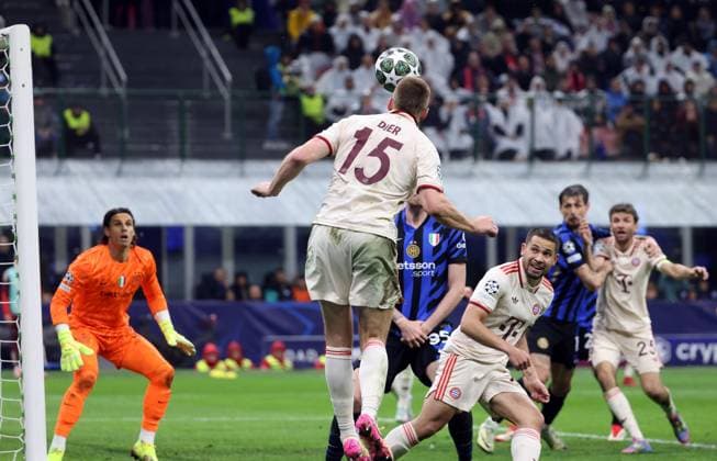 April 16, 2025, Milan, ITALY: FC Bayern MÅ¸nchen s Eric Dier scores goal of 2 to 2 against Inter Milans goalkeeper Yann Sommer during the UEFA Champions League quarter-final second leg match between Inter Milan and Bayern Munich at Giuseppe Meazza stadium in Milan, 16 April 2025..ANSA MATTEO BAZZI Soccer; UEFA Champions League: Inter Vs Bayern Munich  - ZUMAa110 20250416_zaf_a110_007 Copyright: xMatteoxBazzix