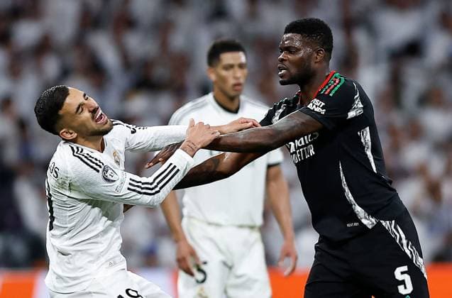 Thomas Partey of Arsenal fouls Dani Ceballos of Real Madrid to earn a yellow card ruling him out of the first leg of a potential semi final vs PSG Real Madrid v Arsenal, UEFA Champions League, Quarter-Finals, 2nd Leg, Football, Santiago Bernabu Stadium, Madrid, Spain - 16 Apr 2025 EDITORIAL USE ONLY No use with unauthorised audio, video, data, fixture lists, club league logos or live services. Online in-match use limited to 120 images, no video emulation. No use in betting, games or single club league player publications.  Copyright: xRubenxAlbarran Shutterstockx 15253938cw