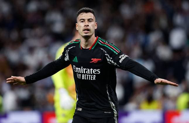 Gabriel Martinelli of Arsenal celebrates scoring a goal to make the score 1-2 Real Madrid v Arsenal, UEFA Champions League, Quarter-Finals, 2nd Leg, Football, Santiago Bernabu Stadium, Madrid, Spain - 16 Apr 2025 EDITORIAL USE ONLY No use with unauthorised audio, video, data, fixture lists, club league logos or live services. Online in-match use limited to 120 images, no video emulation. No use in betting, games or single club league player publications.  Copyright: xRubenxAlbarran Shutterstockx 15253938dd