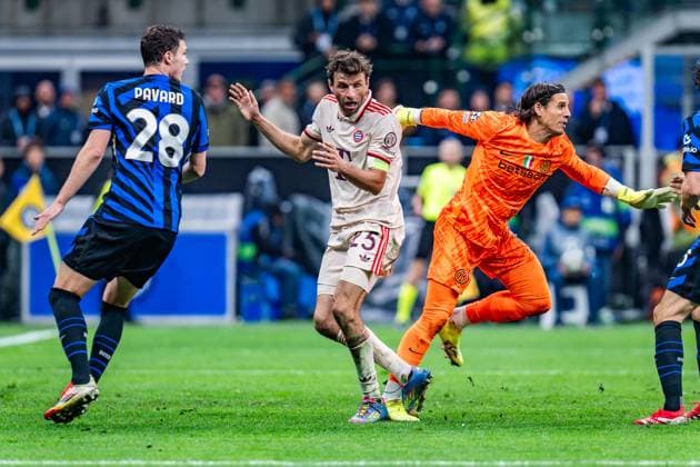 16.04.2025, Inter Mailand vs. FC Bayern München, UEFA Champions League, Viertelfinale-Rückspiel Thomas Müller (FC Bayern Muenchen, 25) Benjamin Pavard (Inter Mailand, 28) Yann Sommer (Inter Mailand, 1) Copyright: xBahhoxKarax