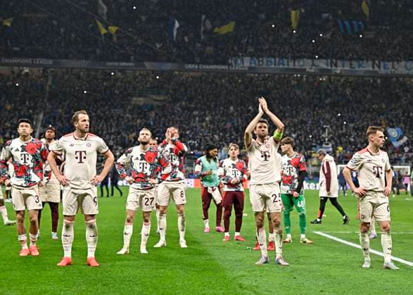 16.04.2025, Fussball UEFA Championsleague 2024 2025: Viertelfinale Rückspiel, Inter Mailand - FC Bayern München, im Giuseppe Meazza Stadion (Mailand), Die Bayern Spieler sind nach dem Spiel enttäuscht.