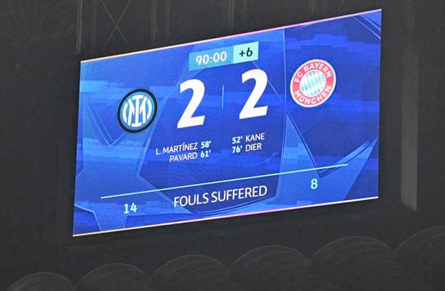 Sport Bilder des Tages 16.04.2025, Fussball UEFA Championsleague 2024 2025: Viertelfinale Rückspiel, Inter Mailand - FC Bayern München, im Giuseppe Meazza Stadion (Mailand), Das Ergebnis 2:2 steht auf der Anzeigetafel