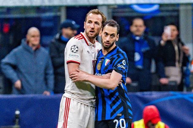 16.04.2025, Inter Mailand vs. FC Bayern München, UEFA Champions League, Viertelfinale-Rückspiel Harry Kane (FC Bayern Muenchen, 9) unzufrieden unglücklich genervt sauer traurig Mimik Gestik, Hakan Calhanoglu (Inter Mailand, 20) Copyright: xBahhoxKarax