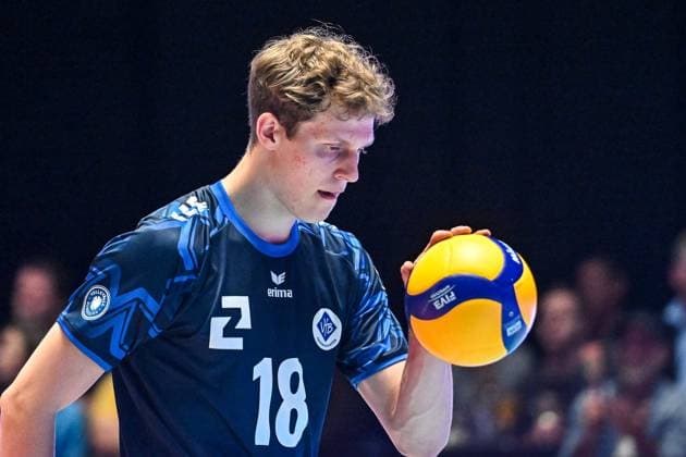GER, VBL, VfB Friedrichshafen vs SVG Lüneburg 16.04.2025, Spacetech Arena, Friedrichshafen, GER, VBL, VfB Friedrichshafen vs SVG Lüneburg, im Bild Simon Tabermann Uhrenholt (Friedrichshafen, 18)