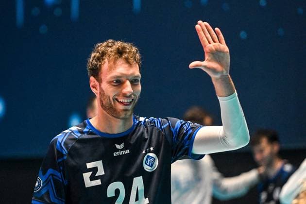 GER, VBL, VfB Friedrichshafen vs SVG Lüneburg 16.04.2025, Spacetech Arena, Friedrichshafen, GER, VBL, VfB Friedrichshafen vs SVG Lüneburg, im Bild Wessel Keemink (Friedrichshafen, 24) freut sich nach Spielende