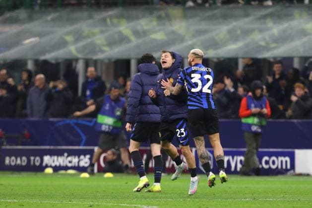 April 16, 2025, Milan, Lombardy, Italy: NICOLO BARELLA and FEDERICO DIMARCO of Inter celebrate advancing to the UEFA 2024 25 Semi-Final after their 2:2 draw in the Quarter-Final second leg game between FC INTER and BAYERN MUNICH at the San Siro stadium in Milan, Italy Milan Italy - ZUMAc179 20250416_zep_c179_077 Copyright: xMickaelxChavetx