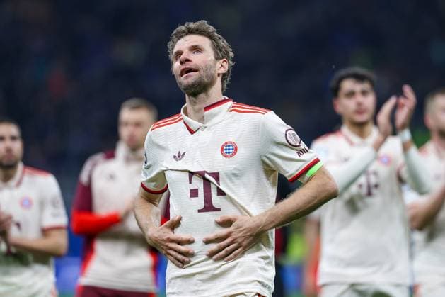 enttaeuschung bei Thomas Mueller 25 (FC Bayern Muenchen) nach dem Schlusspfiff ueber das Aus, Inter Mailand vs. FC Bayern Muenchen, Fussball, Champions League, Viertelfinale, Rueckspiel, 16.04.2025 Mailand Lombardei Italien