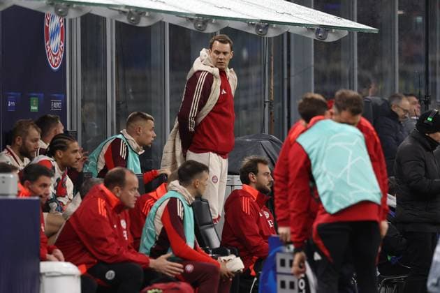 enttaeuschung bei Manuel Neuer 1 (FC Bayern Muenchen) auf der Bank, Inter Mailand vs. FC Bayern Muenchen, Fussball, Champions League, Viertelfinale, Rueckspiel, 16.04.2025 Mailand Lombardei Italien