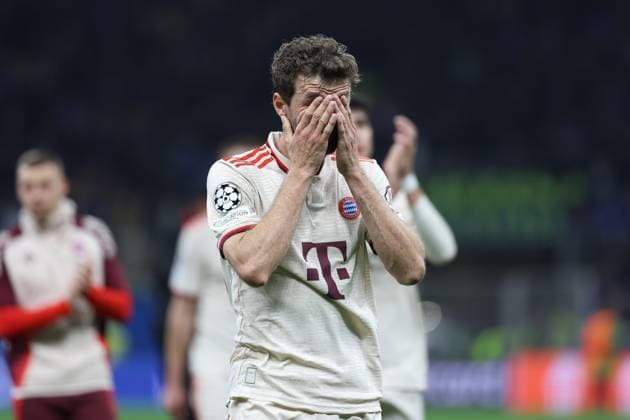 enttaeuschung bei Thomas Mueller 25 (FC Bayern Muenchen) nach dem Schlusspfiff ueber das Aus, Inter Mailand vs. FC Bayern Muenchen, Fussball, Champions League, Viertelfinale, Rueckspiel, 16.04.2025 Mailand Lombardei Italien