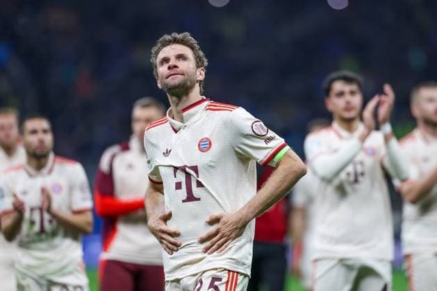 enttaeuschung bei Thomas Mueller 25 (FC Bayern Muenchen) nach dem Schlusspfiff ueber das Aus, Inter Mailand vs. FC Bayern Muenchen, Fussball, Champions League, Viertelfinale, Rueckspiel, 16.04.2025 Mailand Lombardei Italien