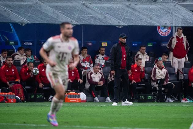 Vincent Kompany (FC Bayern Muenchen, Trainer), davor Raphael Guerreiro (FC Bayern Muenchen, 22), ITA, Inter Mailand vs FC Bayern Muenchen, Fussball, UEFA Champions League, Viertelfinale Rueckspiel, Saison 2024 2025, 16.04.2025 ITA, Inter Mailand vs FC Bayern Muenchen, Fussball, UEFA Champions League, Viertelfinale Rueckspiel, Saison 2024 2025, 16.04.2025 Milano Copyright: xEibner-Pressefoto Memmlerx EP_MMR