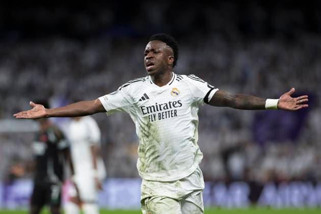 Fußball, CL, Real Madrid - FC Arsenal UEFA champions league - Real Madrid vs Arsenal MADRID, SPAIN - April 16: Vinicius jr of Real Madrid reacts to a missed opportunity during the UEFA Champions League 2024 25 Quarter Final second Leg match between Real Madrid and Arsenal at Santiago Bernabeu Stadium. (Photo by Guillermo Martinez) Madrid Santiago Bernabeu Stadium Spain Copyright: xGuillermoxMartinezx