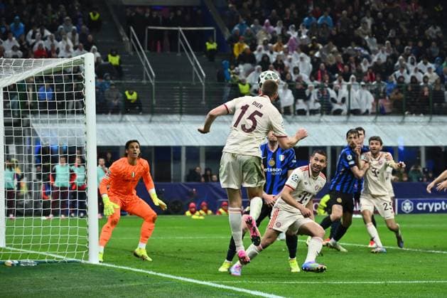 CALCIO - UEFA Champions League - Inter - FC Internazionale vs Bayern Munich Eric Dier of F.C. Bayern Munchen scores the goal for 2-2 during the UEFA Champions League 2024 25 Quarter Final Second Leg match between FC Internazionale Milano and FC Bayern Munchen at San Siro Stadium on April 16, 2025 in Milan, Italy Milan Italy  Copyright: xIPAxSport ABACAx