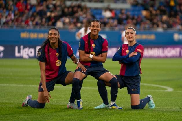 Sport Themen der Woche KW16 Sport Bilder des Tages FC Barcelona, Barca and Sevilla FC - Liga F Jana Fernandez, Salma Paralluelo, and Vicky Lopez of FC Barcelona celebrate a goal during the match corresponding to week 26 of the Liga F at the Johan Cruyff Stadium in Barcelona, Spain, on April 16, 2025. Barcelona Spain  Copyright: xRubenxDexLaxRosax originalFilename:delarosa-fcbarcel250416_np71Q.jpg