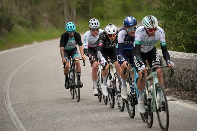The pack rides cycles during the Giro d™Abruzzo, stage 3 from San Demetrio ne Vestini to Roccaraso (Aremogna) (160 km) - Abruzzo - Thursday, April 17, 2025. - cycling .  Copyright: xMarcoxAlpozzi LaPressex