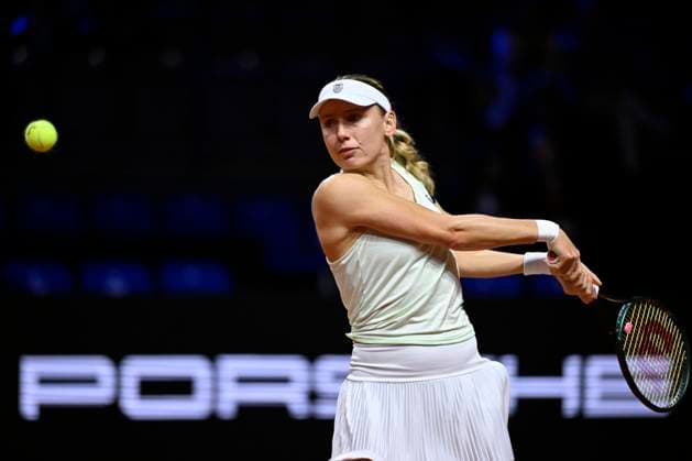 Ekaterina Alexandrova (RUS) Aktion Tennis Damen Porsche-Cup Porsche Tennis Grand Prix GP Stuttgart 2025 Porsche Arena 17.04.2024 DFL REGULATIONS PROHIBIT ANY USE OF PHOTOGRAPHS AS IMAGE SEQUENCES AND OR QUASI-VIDEO Tennis Damen Porsche-Cup Porsche Tennis Grand Prix GP Stuttgart 2025