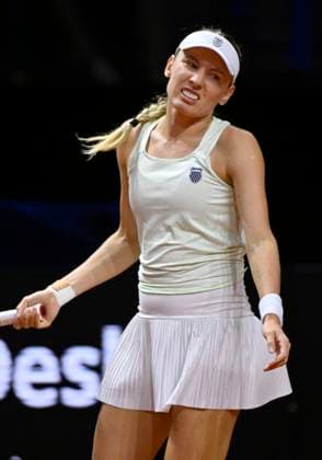 Ekaterina Alexandrova (RUS) enttaeuscht Tennis Damen Porsche-Cup Porsche Tennis Grand Prix GP Stuttgart 2025 Porsche Arena 17.04.2024 DFL REGULATIONS PROHIBIT ANY USE OF PHOTOGRAPHS AS IMAGE SEQUENCES AND OR QUASI-VIDEO Tennis Damen Porsche-Cup Porsche Tennis Grand Prix GP Stuttgart 2025