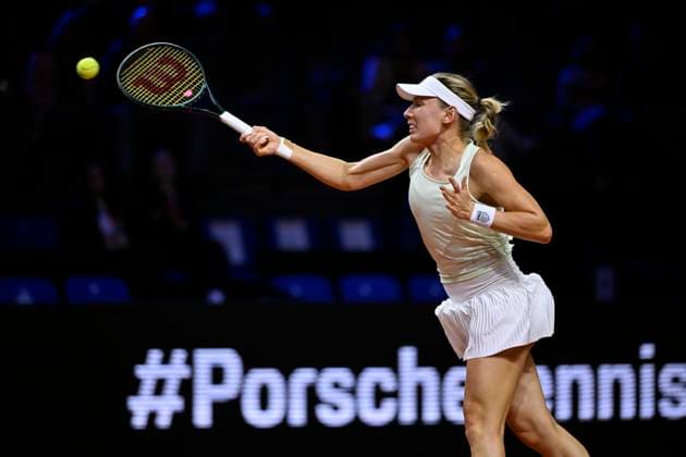 Ekaterina Alexandrova (RUS) Aktion Tennis Damen Porsche-Cup Porsche Tennis Grand Prix GP Stuttgart 2025 Porsche Arena 17.04.2024 DFL REGULATIONS PROHIBIT ANY USE OF PHOTOGRAPHS AS IMAGE SEQUENCES AND OR QUASI-VIDEO Tennis Damen Porsche-Cup Porsche Tennis Grand Prix GP Stuttgart 2025