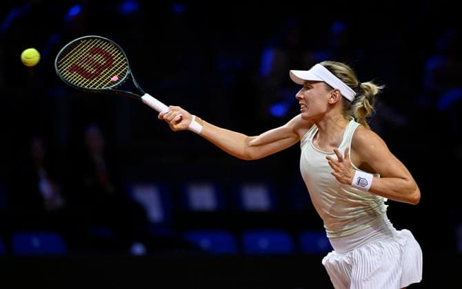 Ekaterina Alexandrova (RUS) Aktion Tennis Damen Porsche-Cup Porsche Tennis Grand Prix GP Stuttgart 2025 Porsche Arena 17.04.2024 DFL REGULATIONS PROHIBIT ANY USE OF PHOTOGRAPHS AS IMAGE SEQUENCES AND OR QUASI-VIDEO Tennis Damen Porsche-Cup Porsche Tennis Grand Prix GP Stuttgart 2025