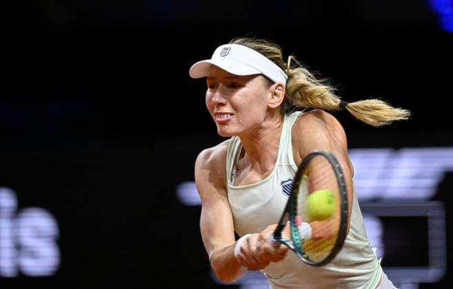 Ekaterina Alexandrova (RUS) Aktion Tennis Damen Porsche-Cup Porsche Tennis Grand Prix GP Stuttgart 2025 Porsche Arena 17.04.2024 DFL REGULATIONS PROHIBIT ANY USE OF PHOTOGRAPHS AS IMAGE SEQUENCES AND OR QUASI-VIDEO Tennis Damen Porsche-Cup Porsche Tennis Grand Prix GP Stuttgart 2025