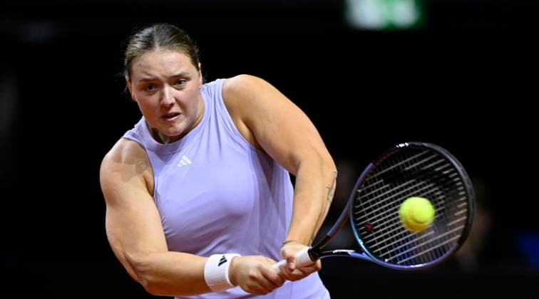 Jule Niemeier (GER) Aktion Tennis Damen Porsche-Cup Porsche Tennis Grand Prix GP Stuttgart 2025 Porsche Arena 17.04.2024 DFL REGULATIONS PROHIBIT ANY USE OF PHOTOGRAPHS AS IMAGE SEQUENCES AND OR QUASI-VIDEO Tennis Damen Porsche-Cup Porsche Tennis Grand Prix GP Stuttgart 2025