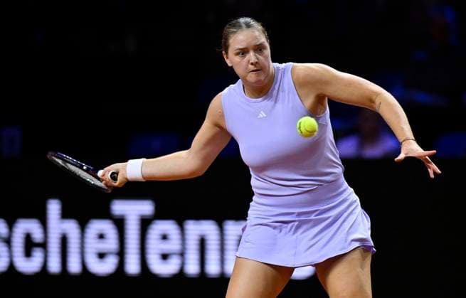 Jule Niemeier (GER) Aktion Tennis Damen Porsche-Cup Porsche Tennis Grand Prix GP Stuttgart 2025 Porsche Arena 17.04.2024 DFL REGULATIONS PROHIBIT ANY USE OF PHOTOGRAPHS AS IMAGE SEQUENCES AND OR QUASI-VIDEO Tennis Damen Porsche-Cup Porsche Tennis Grand Prix GP Stuttgart 2025