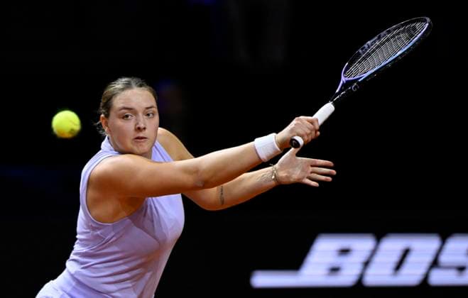 Sport Bilder des Tages Jule Niemeier (GER) Aktion Tennis Damen Porsche-Cup Porsche Tennis Grand Prix GP Stuttgart 2025 Porsche Arena 17.04.2024 DFL REGULATIONS PROHIBIT ANY USE OF PHOTOGRAPHS AS IMAGE SEQUENCES AND OR QUASI-VIDEO Tennis Damen Porsche-Cup Porsche Tennis Grand Prix GP Stuttgart 2025