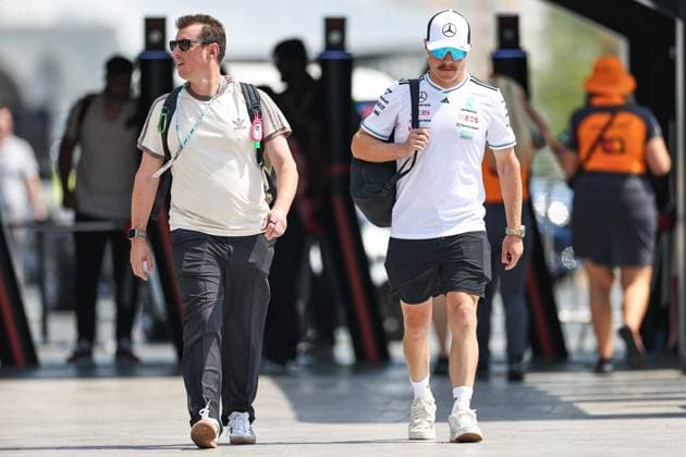 F1 Grand Prix Of Saudi Arabia: Previews Valtteri Bottas of Finland and the Mercedes-AMG PETRONAS F1 Team arrives at the track with his staff during previews ahead of the F1 Grand Prix of Saudi Arabia at Jeddah Corniche Circuit in Jeddah, Saudi Arabia, on April 17, 2025. Jeddah Mecca Saudi Arabia  Copyright: xPaddockerx originalFilename:paddocker-f1grandp250417_npDJt.jpg