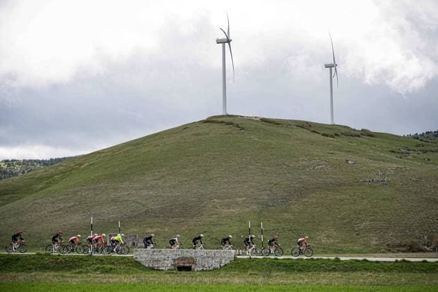 The pack rides during the Giro dÕAbruzzo, stage from San Demetrio ne Vestini to Roccaraso (Aremogna) (160 km) - Abruzzo - Thursday, April 17, 2025. - cycling .  Copyright: xMarcoxAlpozzi LaPressex