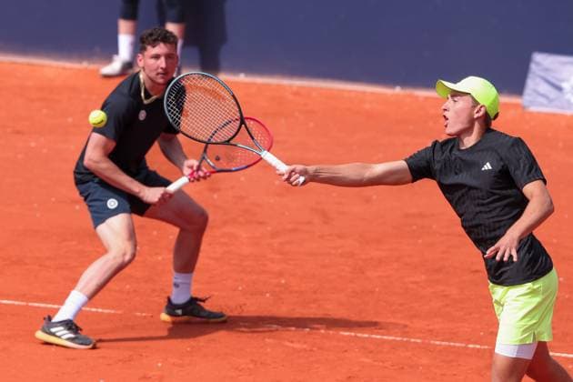 Justin Engel (gelbe Kappe) und Max Rehberg, dahinter Jakob Schnaitter, Mark Wallner, Herren Doppel, Men s Doubles Tennis - BMW Open 2025 - ATP, Tennis Herren 500 - MTTC Iphitos - Munich - - Germany - 17 April 2025. Copyright: xJuergenxHasenkopfx