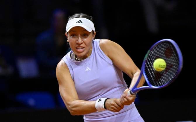 Jessica Pegula (USA) Aktion Tennis Damen Porsche-Cup Porsche Tennis Grand Prix GP Stuttgart 2025 Porsche Arena 17.04.2024 DFL REGULATIONS PROHIBIT ANY USE OF PHOTOGRAPHS AS IMAGE SEQUENCES AND OR QUASI-VIDEO Tennis Damen Porsche-Cup Porsche Tennis Grand Prix GP Stuttgart 2025