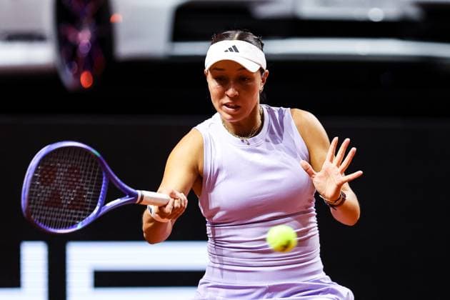 im Bild Jessica Pegula USA Magdalena Frech POL vs Jessica Pegula USA GER, Porsche Tennis Grand Prix GP Stuttgart 2025, WTA500, 17.04.2025 GER, Porsche Tennis Grand Prix GP Stuttgart 2025, WTA500, 17.04.2025 Stuttgart Copyright: xEibner-Pressefoto RogerxBuerkex EP