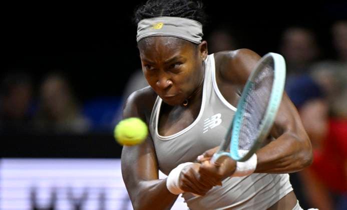 Coco Gauff (USA) Aktion Tennis Damen Porsche-Cup Porsche Tennis Grand Prix GP Stuttgart 2025 Porsche Arena 17.04.2024 DFL REGULATIONS PROHIBIT ANY USE OF PHOTOGRAPHS AS IMAGE SEQUENCES AND OR QUASI-VIDEO Tennis Damen Porsche-Cup Porsche Tennis Grand Prix GP Stuttgart 2025