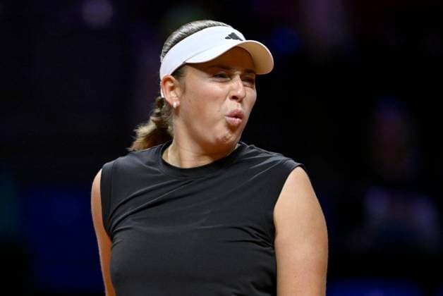 Jelena Ostapenko (LAT) Gestik Geste Tennis Damen Porsche-Cup Porsche Tennis Grand Prix GP Stuttgart 2025 Porsche Arena 17.04.2024 DFL REGULATIONS PROHIBIT ANY USE OF PHOTOGRAPHS AS IMAGE SEQUENCES AND OR QUASI-VIDEO Tennis Damen Porsche-Cup Porsche Tennis Grand Prix GP Stuttgart 2025