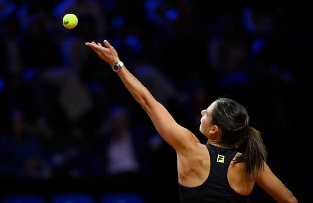 Emmal Navarro (USA) Aktion Aufschlag Tennis Damen Porsche-Cup Porsche Tennis Grand Prix GP Stuttgart 2025 Porsche Arena 17.04.2024 DFL REGULATIONS PROHIBIT ANY USE OF PHOTOGRAPHS AS IMAGE SEQUENCES AND OR QUASI-VIDEO Tennis Damen Porsche-Cup Porsche Tennis Grand Prix GP Stuttgart 2025