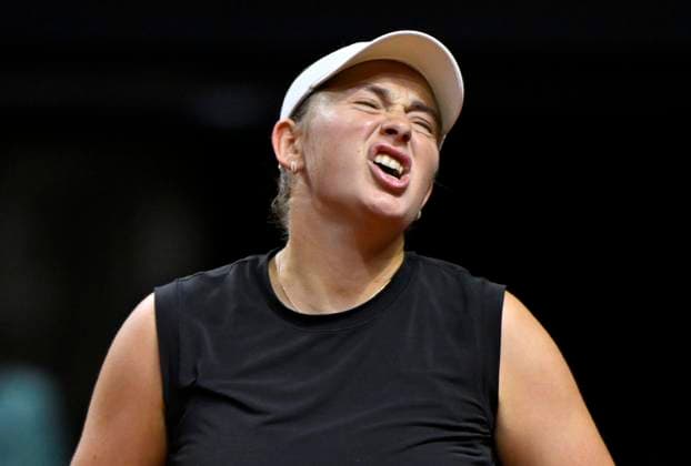 Jelena Ostapenko (LAT) enttaeuscht Gestik Geste Tennis Damen Porsche-Cup Porsche Tennis Grand Prix GP Stuttgart 2025 Porsche Arena 17.04.2024 DFL REGULATIONS PROHIBIT ANY USE OF PHOTOGRAPHS AS IMAGE SEQUENCES AND OR QUASI-VIDEO Tennis Damen Porsche-Cup Porsche Tennis Grand Prix GP Stuttgart 2025