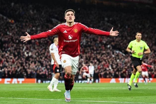 UEFA Europa League Quarter-finals Manchester United, ManU v Lyon Manuel Ugarte of Manchester United celebrates his goal to make it 1-0 during the UEFA Europa League Quarter-finals match Manchester United vs Lyon at Old Trafford, Manchester, United Kingdom, 17th April 2025 (Photo by Mark Cosgrove News Images) Manchester Old Trafford Greater Manchester United Kingdom Copyright: xMarkxCosgrove NewsxImagesx