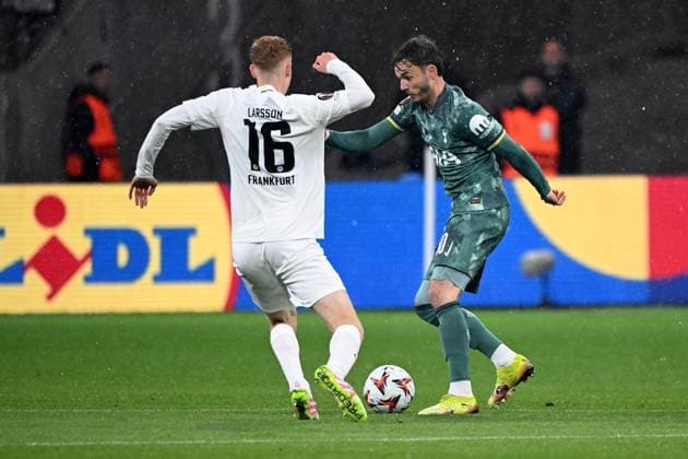 17.04.2025, xjhx, Fussball UEFA Europa League, Eintracht Frankfurt - Tottenham Hotspur v.l. Hugo Larsson (Eintracht Frankfurt) James Maddison of Tottenham Hotspur Zweikampf, Aktion, action, battle for the ball (DFL DFB REGULATIONS PROHIBIT ANY USE OF PHOTOGRAPHS as IMAGE SEQUENCES and or QUASI-VIDEO) Frankfurt am Main