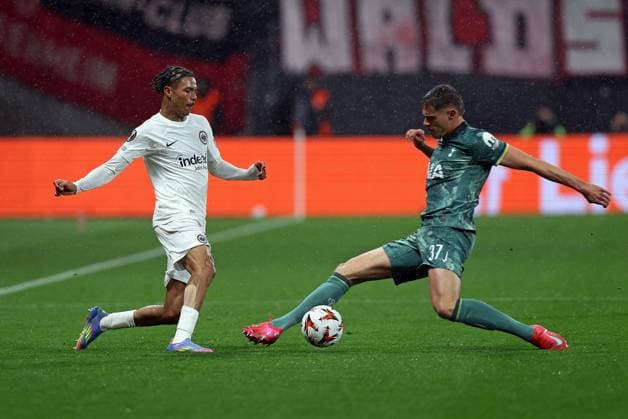 17.04.2025, xovx, Fussball UEFA Europa League, Eintracht Frankfurt - Tottenham Hotspur v.l. Jean-Matteo Bahoya (EINTRACHT FRANKFURT), Micky van de Ven (Tottenham Hotspur) (DFL DFB REGULATIONS PROHIBIT ANY USE OF PHOTOGRAPHS as IMAGE SEQUENCES and or QUASI-VIDEO) emspor Frankfurt am Main