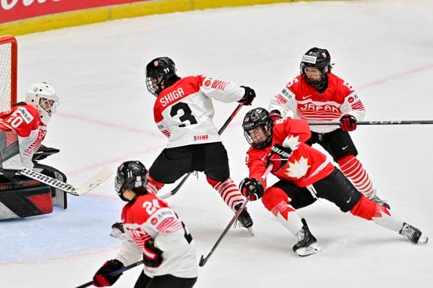 Goalkeeper Miyuu Masuhara (JPN; left) and Blayre Turnbull (CAN; 2nd from right) in action during the IIHF Women s World Championship, WM, Weltmeisterschaft quarterfinal match Canada vs Japan, in Ceske Budejovice, Czech Republic, on April 17, 2025. (CTKxPhoto VaclavxPancer) CTKPhotoP2025041708835  CTKPhotoP2025041708835