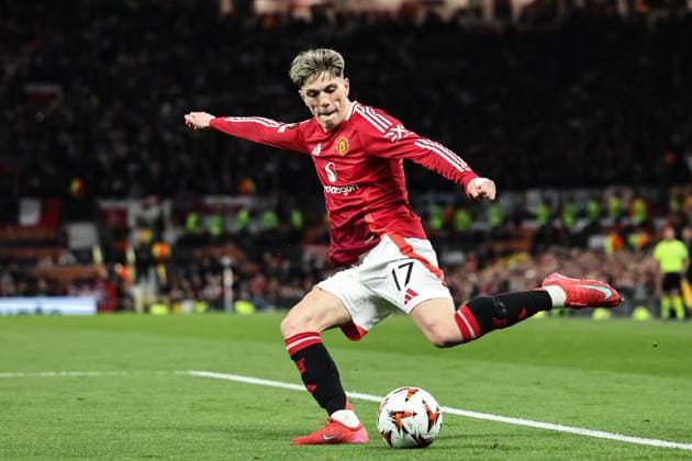 UEFA Europa League Quarter-finals Manchester United, ManU v Lyon Alejandro Garnacho of Manchester United crosses the ball during the UEFA Europa League Quarter-finals match Manchester United vs Lyon at Old Trafford, Manchester, United Kingdom, 17th April 2025 (Photo by Mark Cosgrove News Images) Manchester Old Trafford Greater Manchester United Kingdom Copyright: xMarkxCosgrove NewsxImagesx