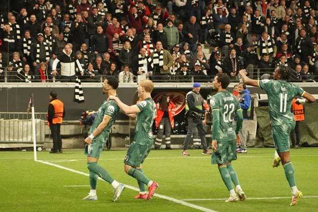 celebrate the goal, Torjubel zum 0:1 Dominic Solanke (Tottenham Hotspur, 19) - Frankfurt 17.04.2025: Eintracht Frankfurt vs. Tottenham Hotspur, Deutsche Bank Park, UEFA Europa League Viertelfinale Rückspiel