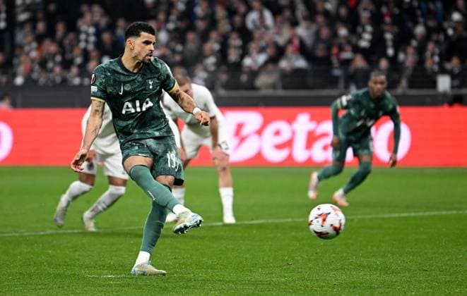 17.04.2025, xfux, Fussball UEFA Europa League, Eintracht Frankfurt - Tottenham Hotspur v.l. Torschuetze Torschütze Dominic Solanke of Tottenham Hotspur Goal scored, Tor zum 0:1 (DFL DFB REGULATIONS PROHIBIT ANY USE OF PHOTOGRAPHS as IMAGE SEQUENCES and or QUASI-VIDEO) Frankfurt am Main
