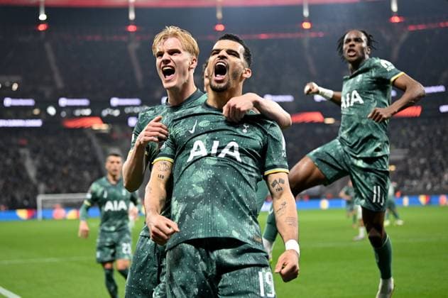 17.04.2025, xfux, Fussball UEFA Europa League, Eintracht Frankfurt - Tottenham Hotspur v.l. Torschuetze Torschütze Dominic Solanke of Tottenham Hotspur Torjubel, Jubel, Goal celebration, celebrate the goal zum 0:1 jubelnd bejubelt jubelt jubeln Jubel (DFL DFB REGULATIONS PROHIBIT ANY USE OF PHOTOGRAPHS as IMAGE SEQUENCES and or QUASI-VIDEO) Frankfurt am Main