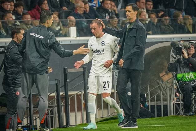 Fussball UEFA Europa League 2024 2025, Viertelfinale (Rückspiel) - Eintracht Frankfurt vs. Tottenham Hotspur - Deutsche-Bank-Park (Frankfurt): Mario Götze (Eintracht Frankfurt, 27) verletzt ausgewechselt Copyright: xJOERANxSTEINSIEKx